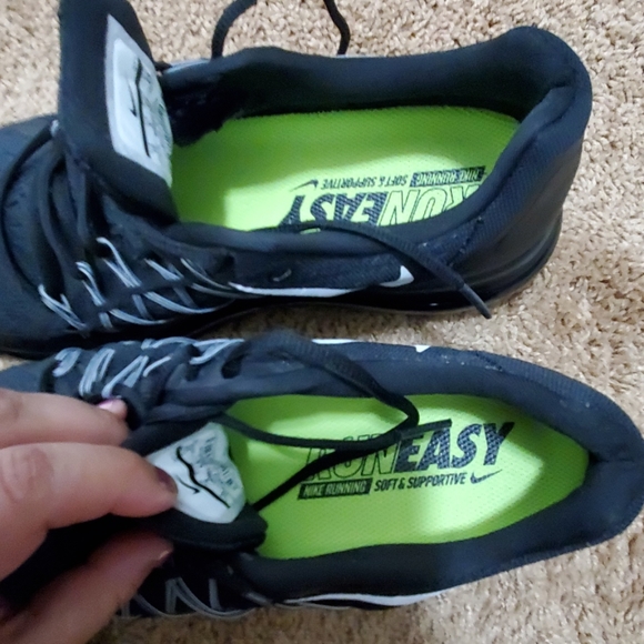 Running shoes - Picture 6 of 8